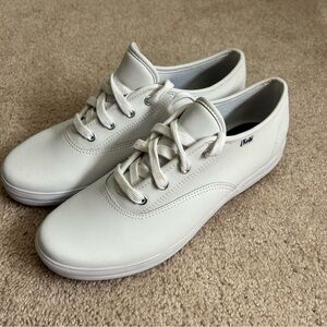 Keds Womens Leather Sneakers Size 9.5 White Lace Up Flat Shoes EUC